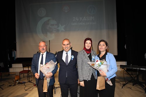Valimiz Sayın Mustafa Koç ve Eşi Neslihan Gül Koç Hanımefendi, “24 Kasım Öğretmenler Günü” Dolayısıyla Düzenlenen Programına Katıldılar.